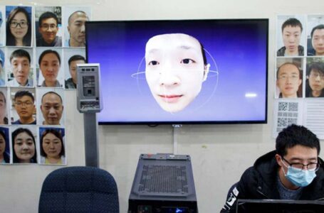 Nova tecnologia chinesa pode identificar pessoas, mesmo se estiverem usando máscaras